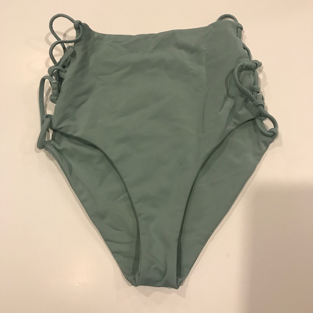 High waisted bottoms!